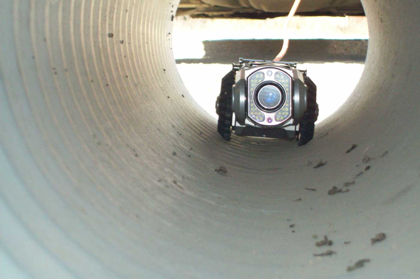 Vista videocamera ispezione all'interno di una fognatura 1