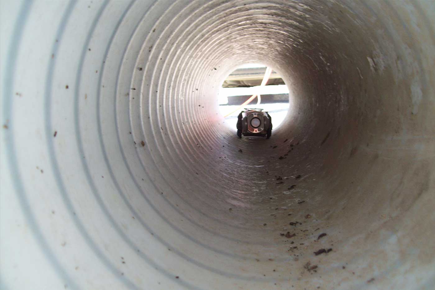 Vista videocamera ispezione all'interno di una fognatura 2